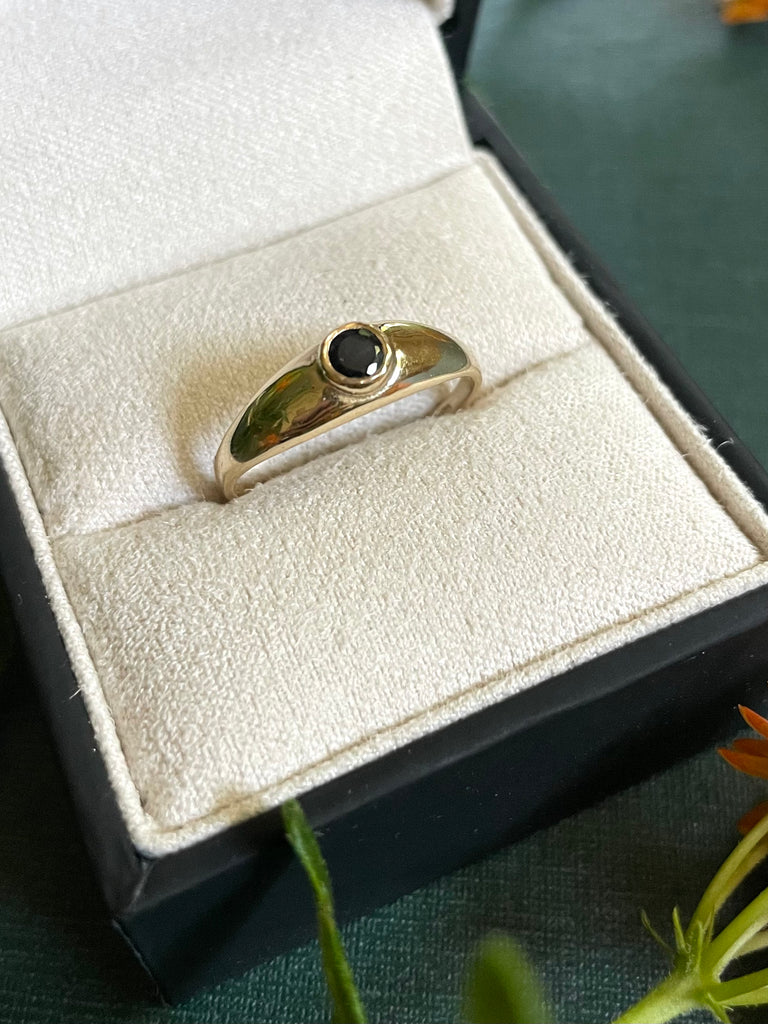 Vintage 9K Sapphire Ring