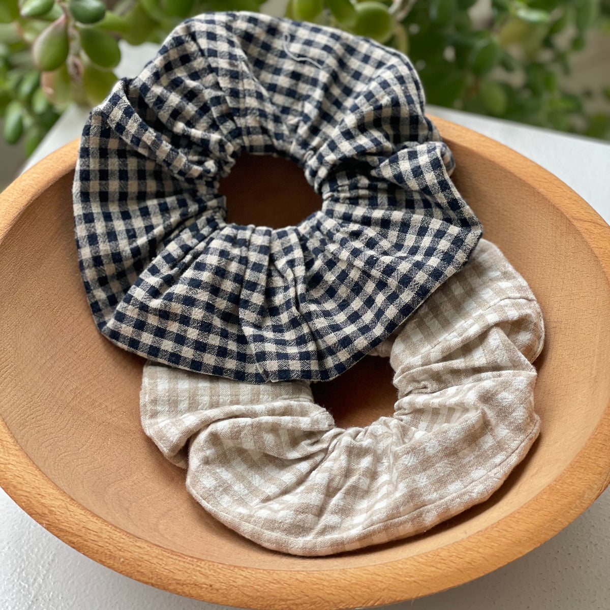 Gingham Linen Scrunchies – DEAR GOLDEN