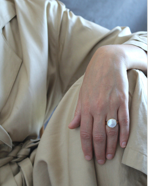 Lacuna Mother of Pearl Ring | Tiro Tiro