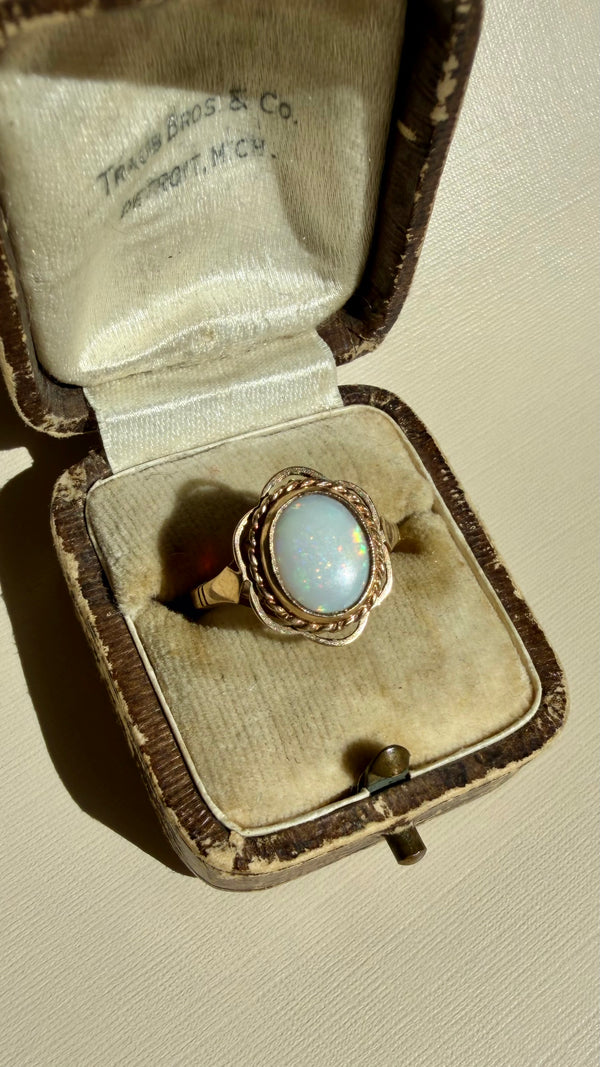 10K Gold and Opal Cabochon Ring