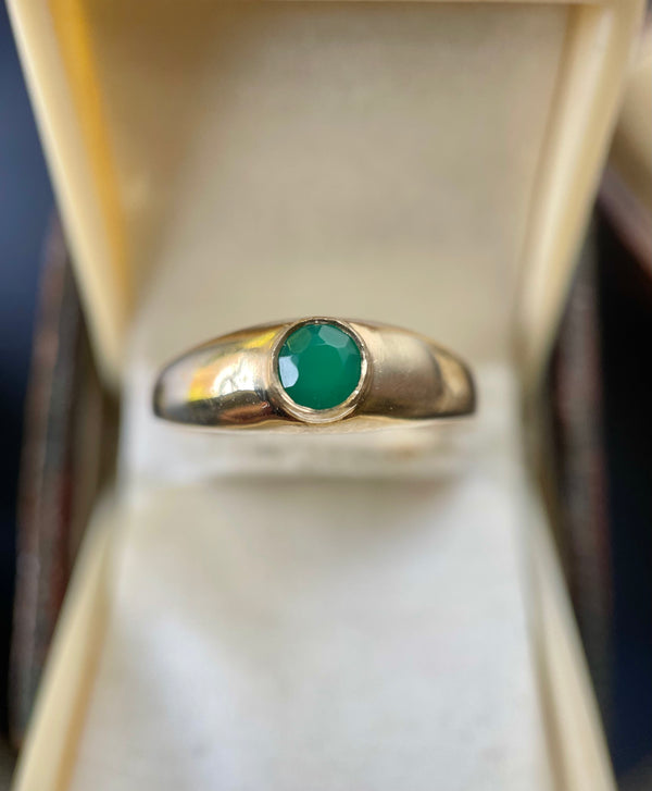 Vintage 9K Gold & Green Agate Ring
