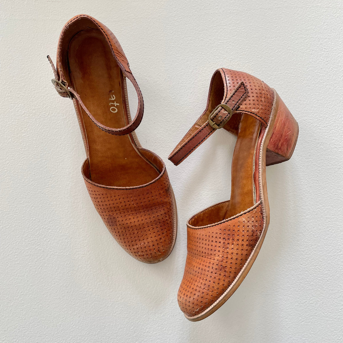 Pinhole Leather Shoes | 1970s