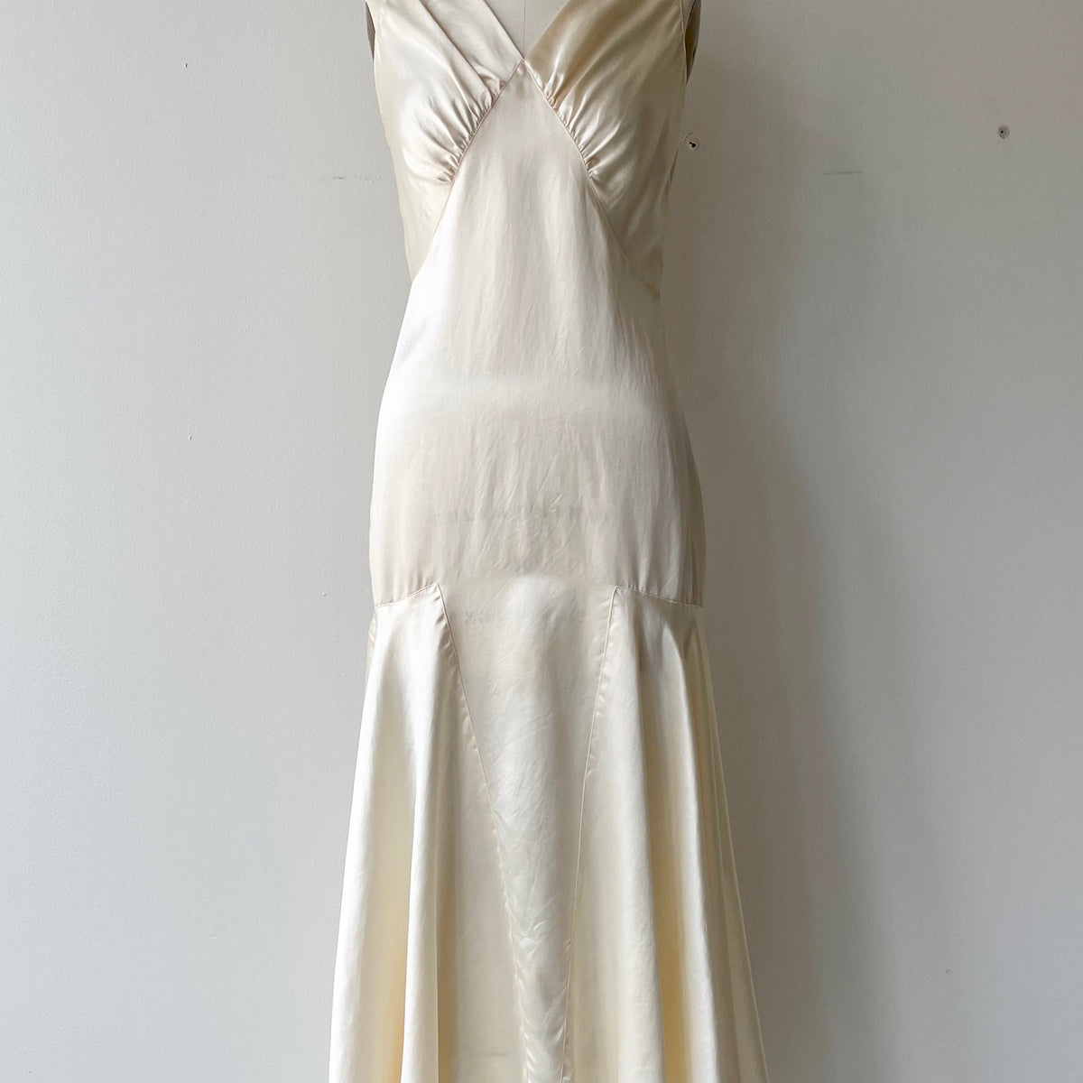 1930s wedding dress History Hips 37 YARN SUBSTITUTION INFO 1930's inspired, silk, bias cut,